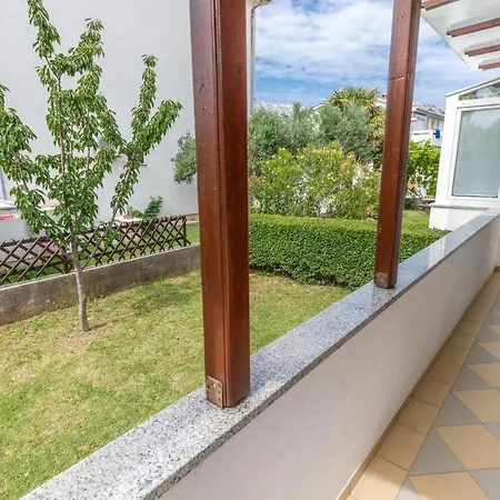 Lana Apartamento Baška